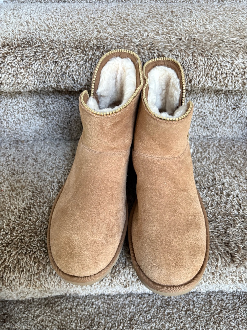 Ugg SN 1110697 Women’s Tan Suede Shearling Zip Ankle Boots - Picture 4 of 14